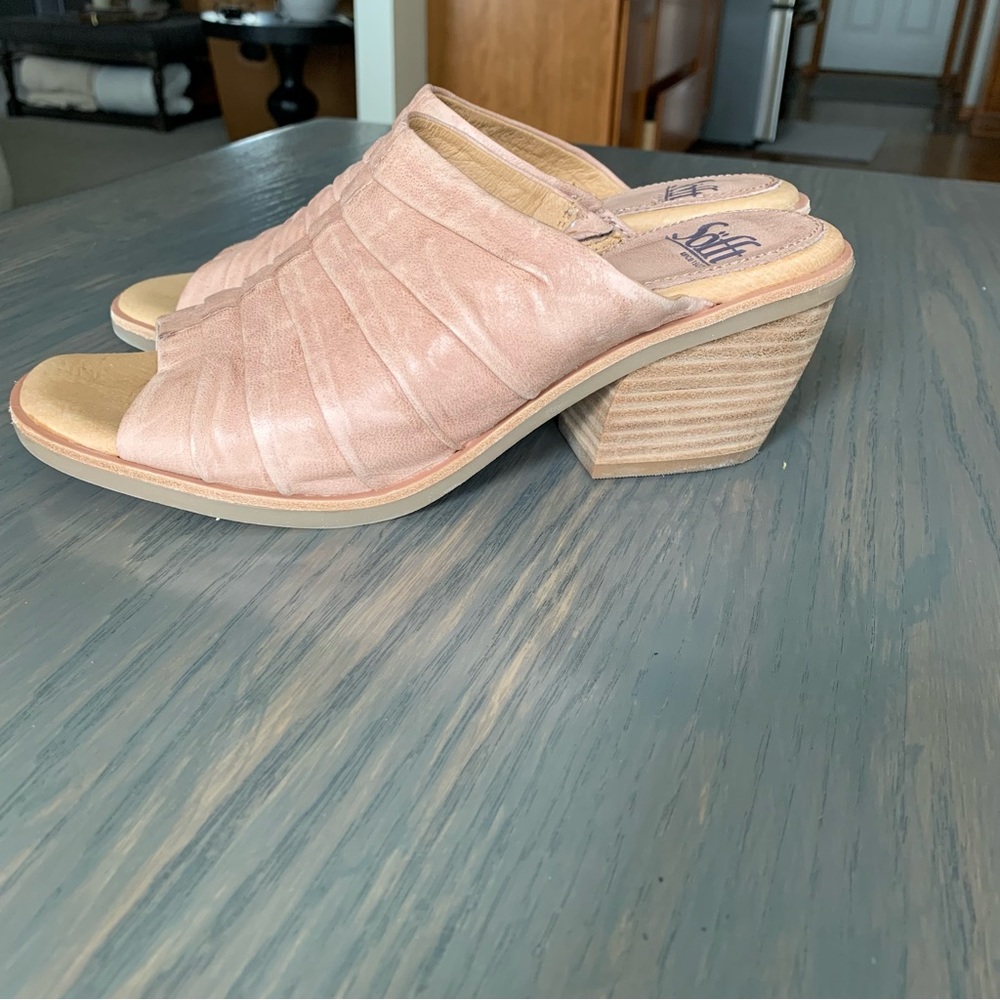 Sofft peep toe slide